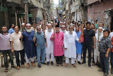 চাঁদাবাজদের বিরুদ্ধে লাঠি মিছিল