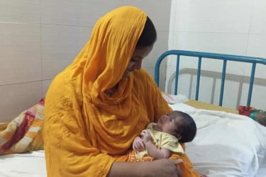 কুড়িয়ে পাওয়া ৮ দিনের সেই শিশুর বাবা-মায়ের পরিচয় মিলেছে