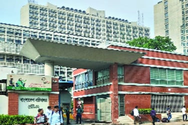 নানান দুশ্চিন্তা উদ্বেগ প্রশাসনে