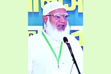 সেনাবাহিনীকে বিতর্কিত করা উচিত নয়