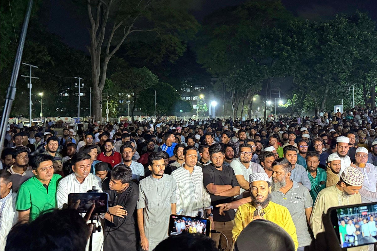 শহীদ মিনারে হাসানের জানাজায় ছাত্রনেতারা