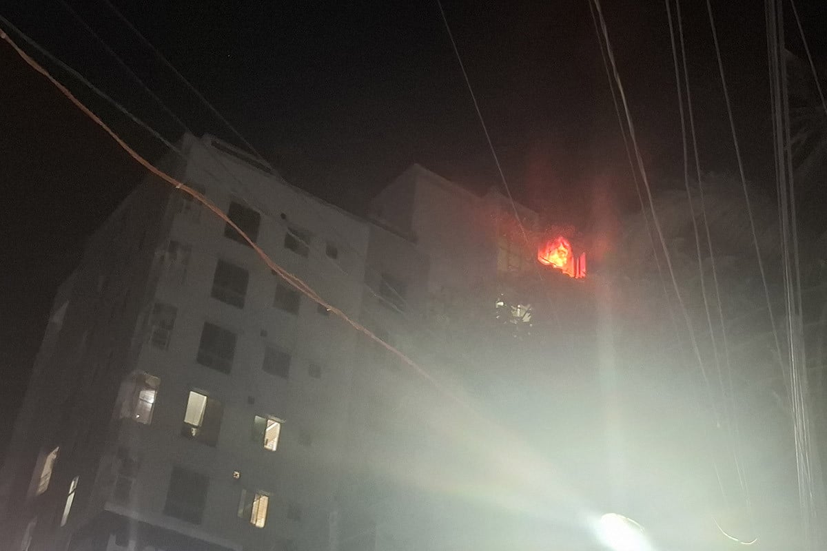 বরিশালে বহুতল ভবনে অগ্নিকাণ্ড