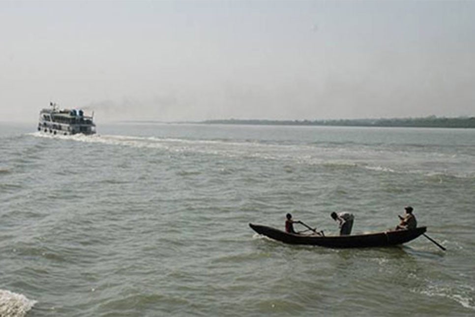 ঢাকাসহ ১০ অঞ্চলের নদীবন্দরে সতর্কতা সংকেত