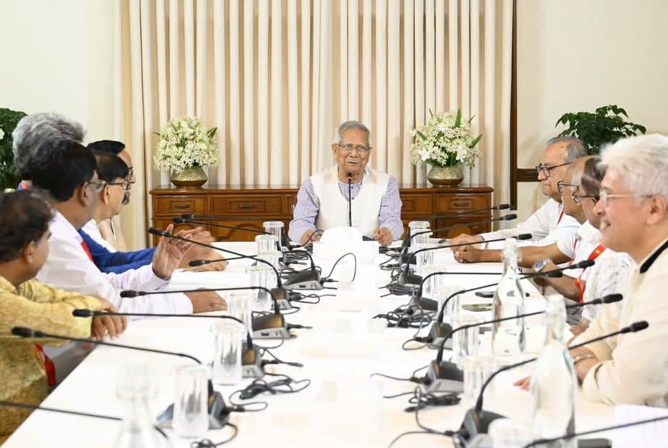 প্রধান উপদেষ্টার সঙ্গে রাজনৈতিক দলের নেতাদের বৈঠক