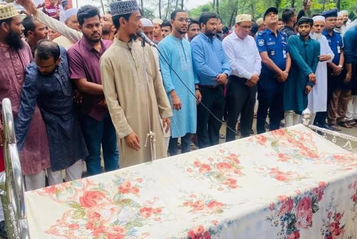 নোয়াখালীতে নিজ গ্রামে শহীদ হাসানের জানাজা ও দাফন সম্পন্ন