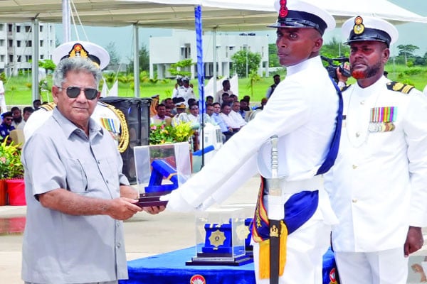 নৌবাহিনীর ৪৬৩ নাবিকের শিক্ষা সমাপনী কুচকাওয়াজ অনুষ্ঠিত