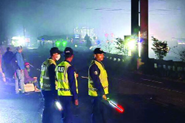 হবিগঞ্জে পুলিশের গাড়ি জিম্মি করে ডাকাতি