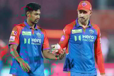 ৩ উইকেট নিয়ে আইপিএলের শেষটা রাঙালেন মুস্তাফিজ