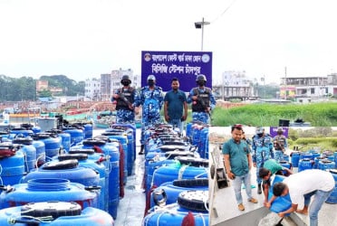 চাঁদপুরে ৩ কোটি টাকার চিংড়ি রেনু জব্দ, ডাকাতিয়ায় অবমুক্ত