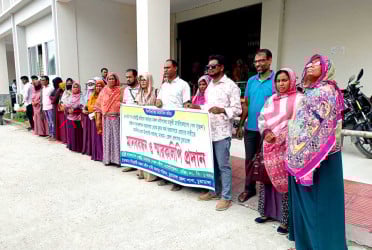 চাকরি জাতীয়করণের দাবিতে চুয়াডাঙ্গায় নকল নবীশদেন মানববন্ধন