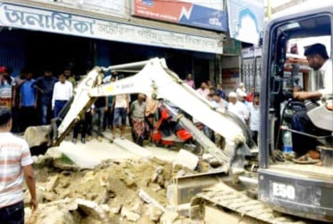 বগুড়ায় ১০ অবৈধ স্থাপনা উচ্ছেদ