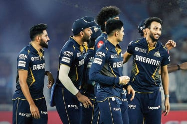 শীর্ষে থেকেও স্বস্তিতে নেই গুজরাট টাইটান্স