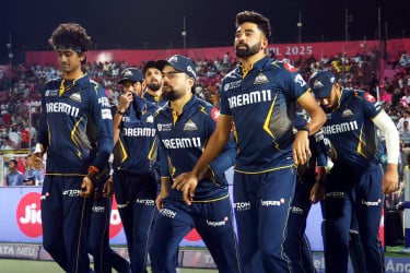 শীর্ষে থেকেও স্বস্তিতে নেই গুজরাট টাইটান্স