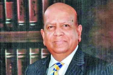 সংবিধানের মতো বিষয়ে হাত দেওয়া অনুচিত