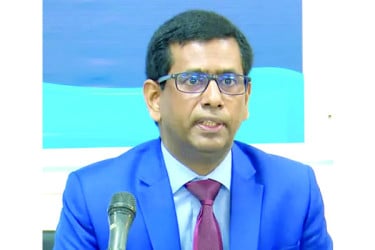 অতিরিক্ত বলপ্রয়োগে ক্ষমতায় থাকতে চেয়েছিলেন হাসিনা