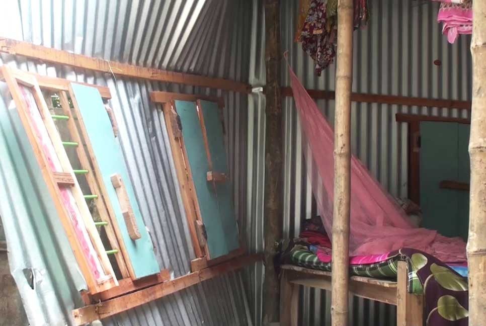 জামিনে বেরিয়ে মাকে মারধর, ঘরবাড়ি ভাঙচুর করল ছেলে