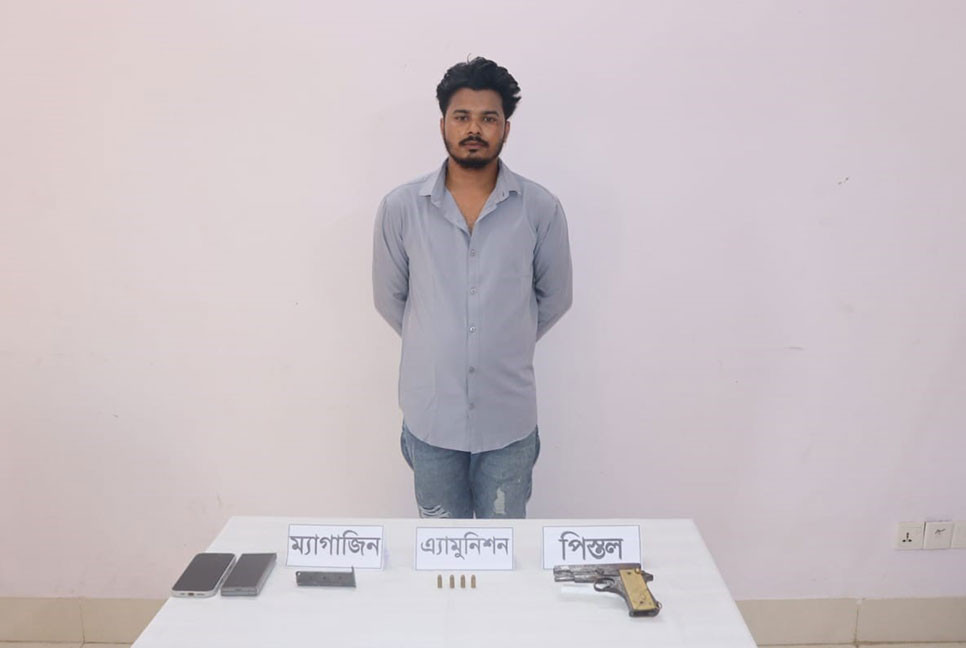 কুমিল্লায় পিস্তলসহ যুবক গ্রেফতার