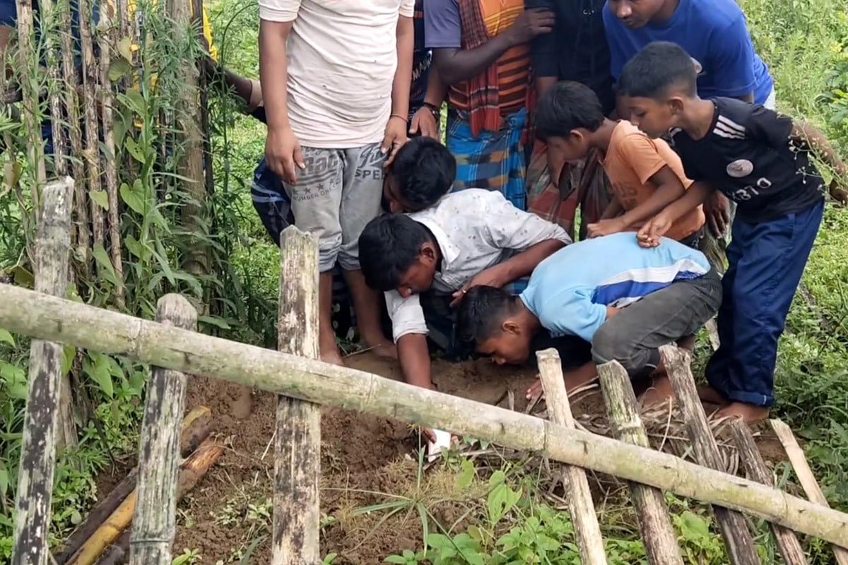 ঠাকুরগাঁওয়ে ৪ কবর থেকে কঙ্কাল চুরি