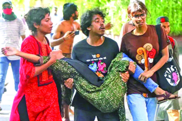 মানসিকভাবে ভেঙে পড়ছেন আহতরা