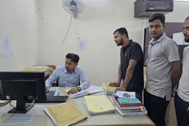অচলাবস্থার পর বেনাপোল কাস্টমসে ফিরেছে কর্মচাঞ্চল্য