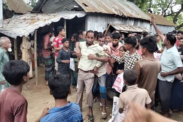 ভিজিএফের চাল বিক্রির অভিযোগে আওয়ামী লীগ নেতাকে গণপিটুনি