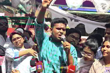 সচিবালয়ে বিক্ষোভের বিষয়ে যা বললেন হাসনাত আবদুল্লাহ