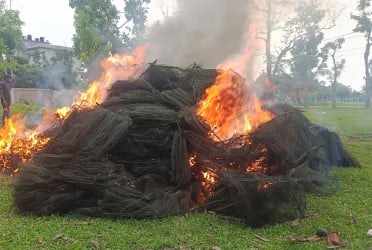 পুড়ানো হলো সাড়ে ৫ হাজার মিটার চায়না দুয়ারী জাল