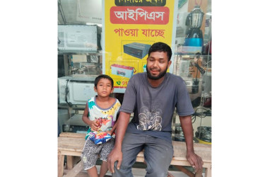 ট্রাফিক পুলিশের চেষ্টায় হারিয়ে যাওয়া শিশু ফিরে পেল বাবা-মাকে