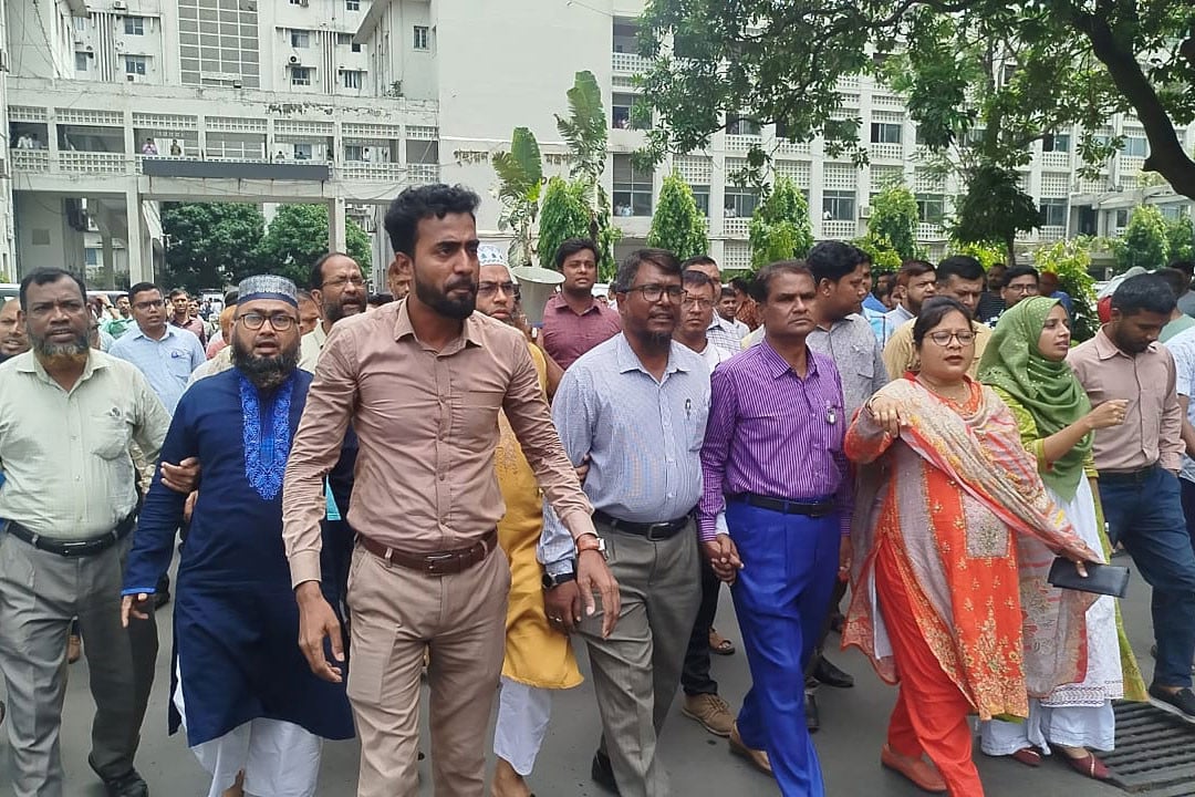 সচিবালয়ে বিক্ষোভ চলবে, প্রজ্ঞাপন ছাড়া মাঠ ছাড়বেন না কর্মচারীরা