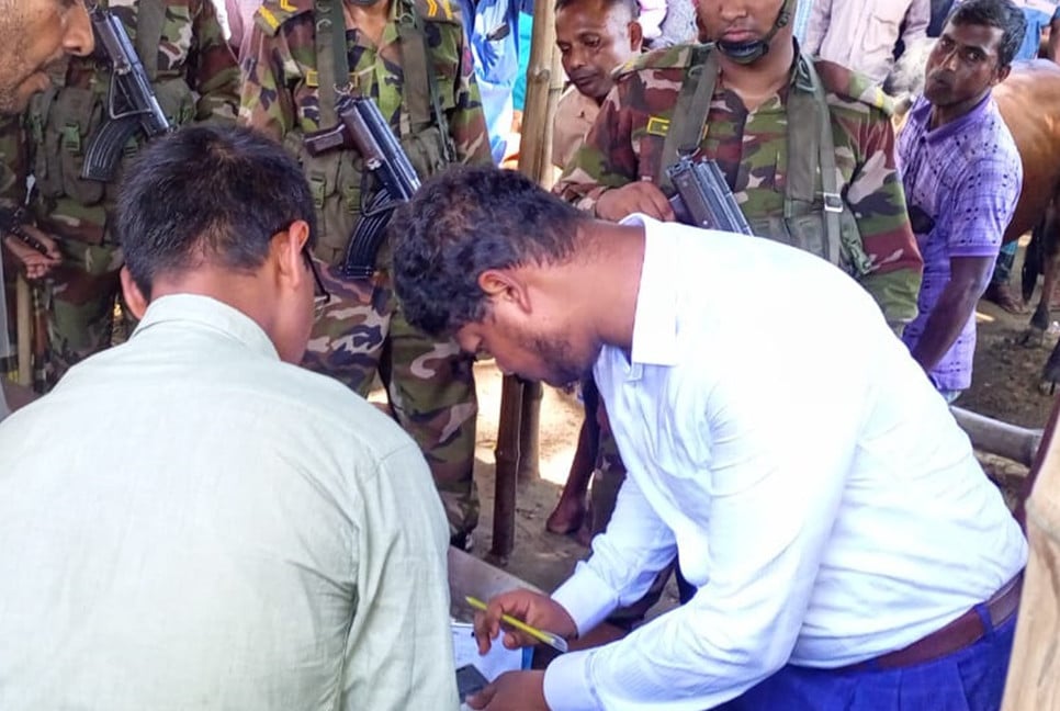 গাইবান্ধায় গরুর হাটে অতিরিক্ত টোল আদায়, জরিমানা