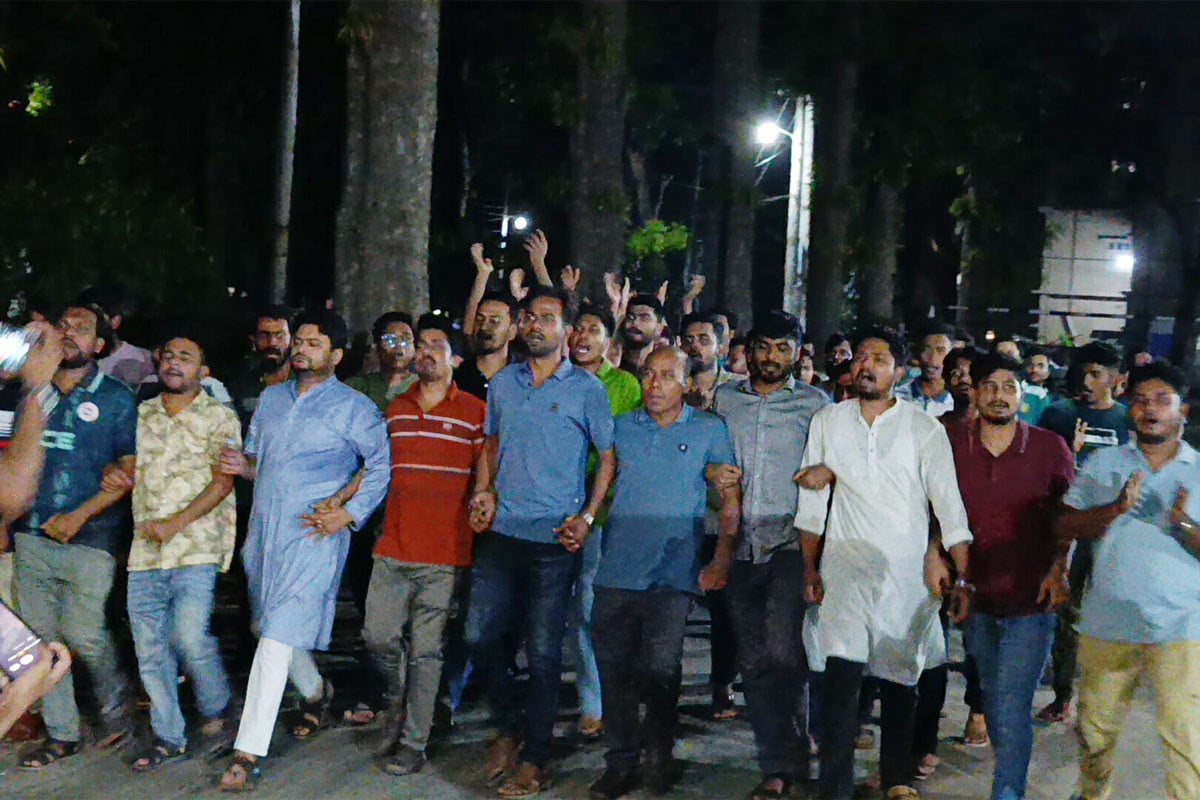 রাবিতে গণতান্ত্রিক ছাত্রজোটের ওপর হামলা, শিবিরকে দায়ী করে ছাত্রদলের বিক্ষোভ