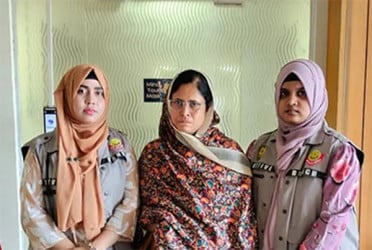 নারীর কাছে মিলল ২০ হাজার পিস ইয়াবা