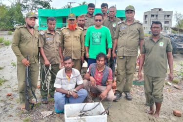 সুন্দরবনে কাঁকড়া আহরণের আড়ালে হরিণ শিকার, আটক দুই