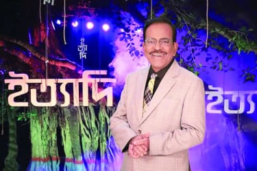 বৈরী আবহাওয়া উপেক্ষা করে দর্শক হাজির ‘ইত্যাদি’তে