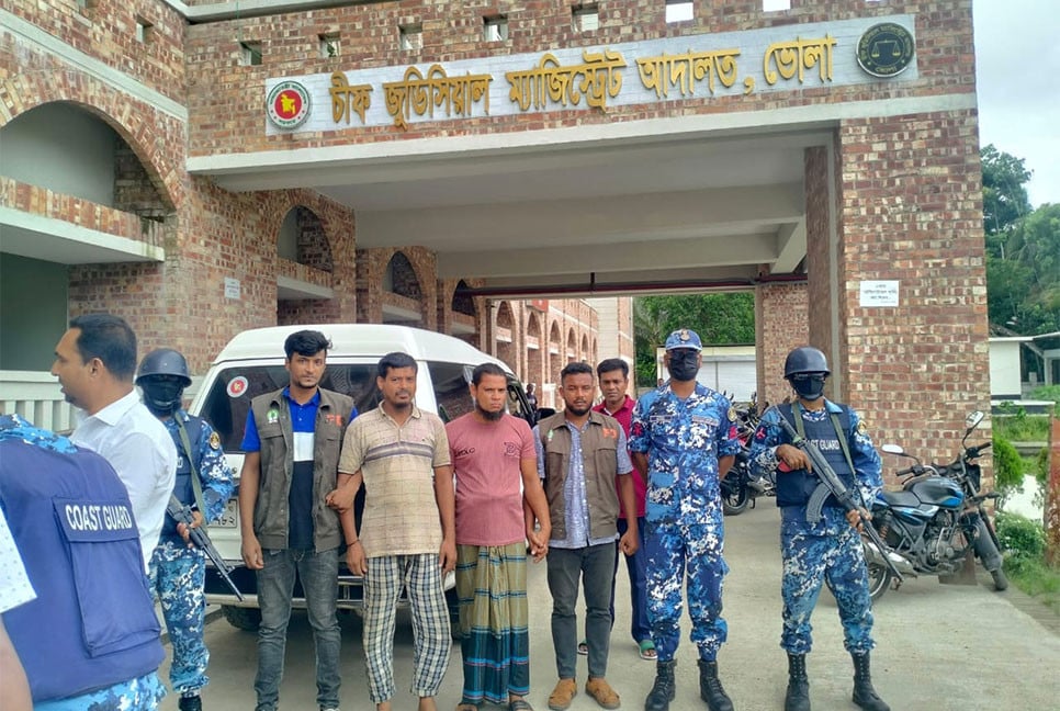 ভোলায় ঢাকাগামী লঞ্চ থেকে হরিণের মাংস উদ্ধার, দুই পাচারকারী আটক