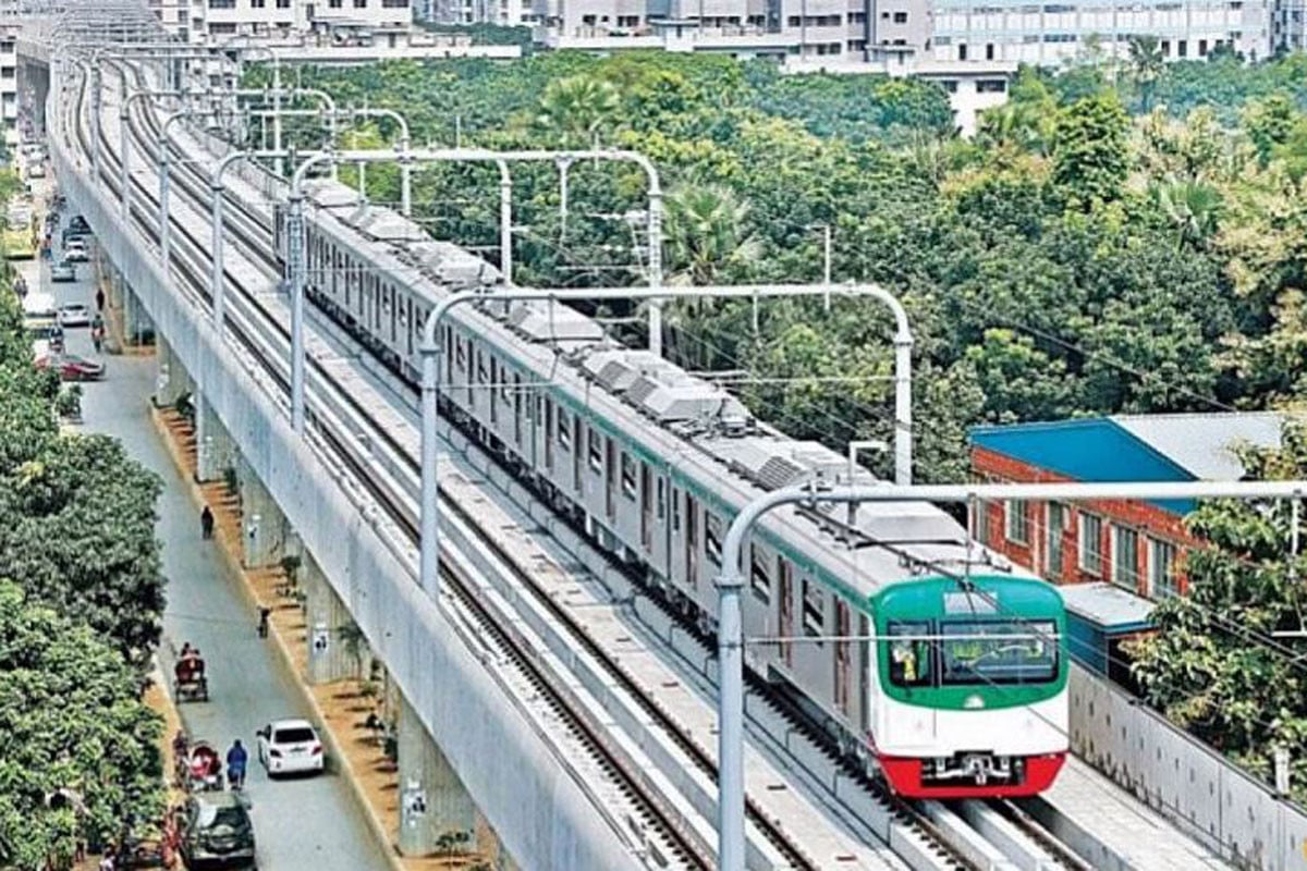 ৪০ মিনিট বন্ধ থাকার পর মেট্রোরেল চলাচল শুরু