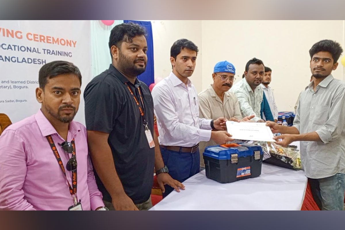 বগুড়ায় ৯৭ প্রশিক্ষণপ্রাপ্ত যুবককে টুলবক্স ও সনদ প্রদান