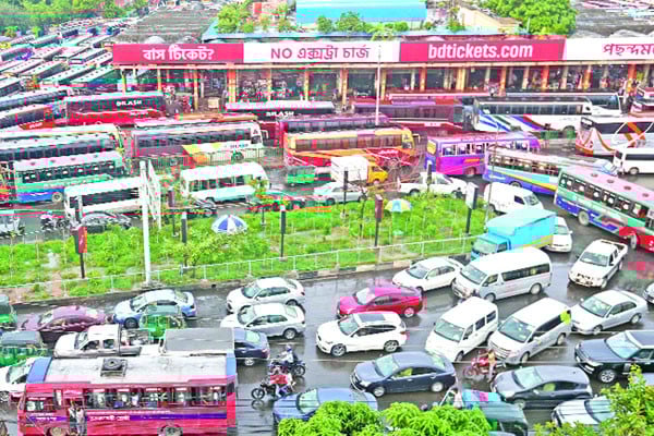 টার্মিনালের বাস রাস্তায়