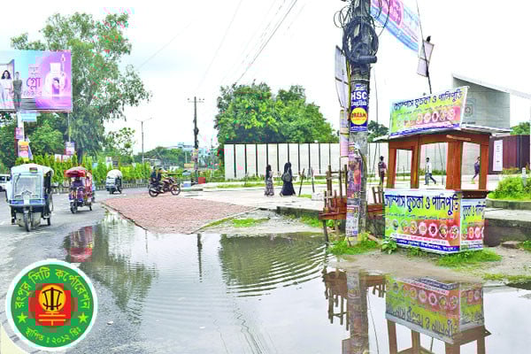 জলজটে বেহাল সড়ক