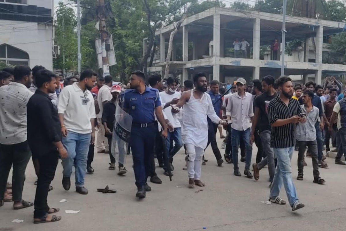 নারায়ণগঞ্জে পশুর হাটের শিডিউল ক্রয় ‍নিয়ে দফায় দফায় সংঘর্ষ, আহত ২০