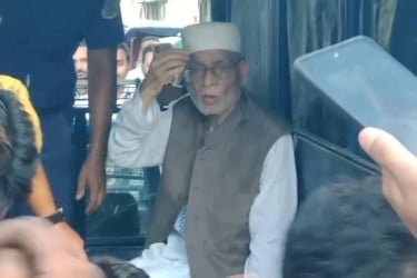 সাবেক ভূমিমন্ত্রী হীরা ও তার স্ত্রী পুলিশ হেফাজতে