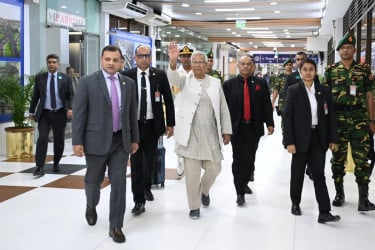 জাপানের উদ্দেশে ঢাকা ছেড়েছেন প্রধান উপদেষ্টা