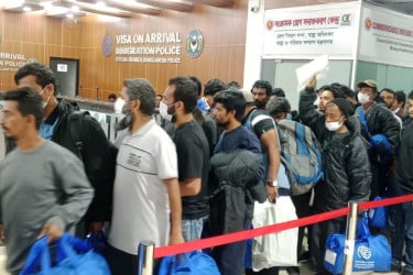 লিবিয়া থেকে ফিরলেন ১৫০ বাংলাদেশি