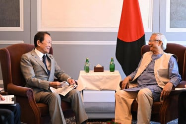 টোকিওতে ড. ইউনূসের সঙ্গে জাপানের সাবেক প্রধানমন্ত্রীর সাক্ষাৎ