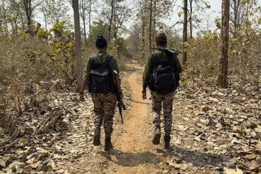 মাওবাদী-বিরোধী রক্তাক্ত লড়াইয়ে জিতবে ভারত?
