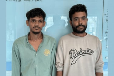 মহাখালীতে বাস থেকে ১০০ কেজি গাঁজা ও ৫২ বোতল মদ জব্দ