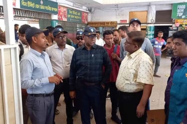 রংপুর রেলস্টেশনে দুদকের অভিযান
