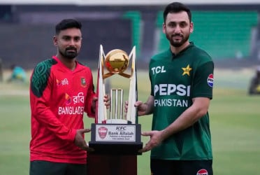 পাকিস্তানের বিপক্ষে টস হেরে ফিল্ডিংয়ে বাংলাদেশ