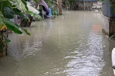 নিম্নচাপে ভোলায় উত্তাল মেঘনা-তেঁতুলিয়া নদী, নিম্নাঞ্চল প্লাবিত