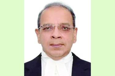 রাষ্ট্রীয় প্রতিষ্ঠান গিয়েছিল গোষ্ঠীর নিয়ন্ত্রণে